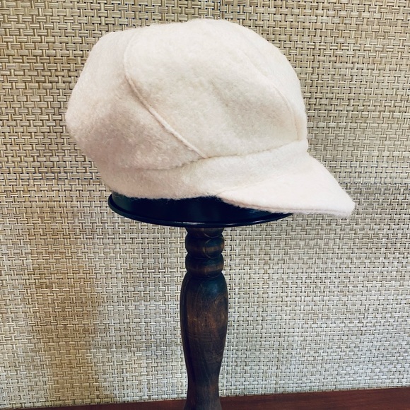 Vintage Accessories - VTG NWOT Winter White Wool Boucle Blend Cabbie Hat